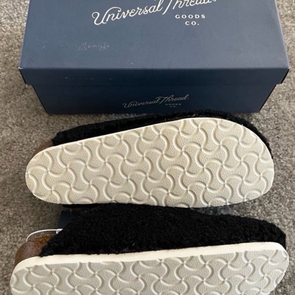 Universal Thread Black Slip-On Shoes - Picture 5 of 6